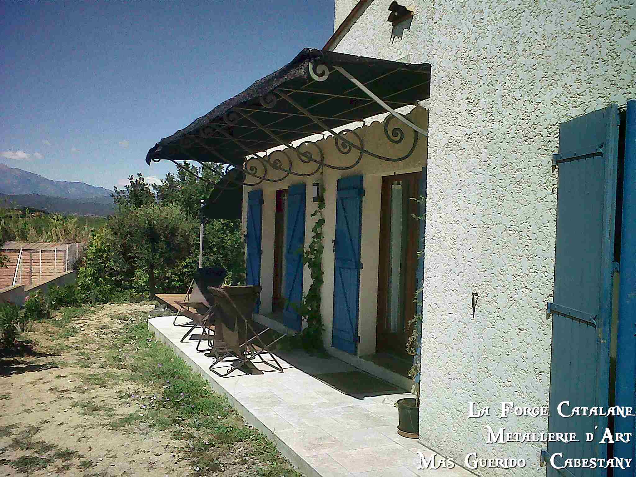 pergola droite renforts volutes fer forge catalane cabestany.jpg